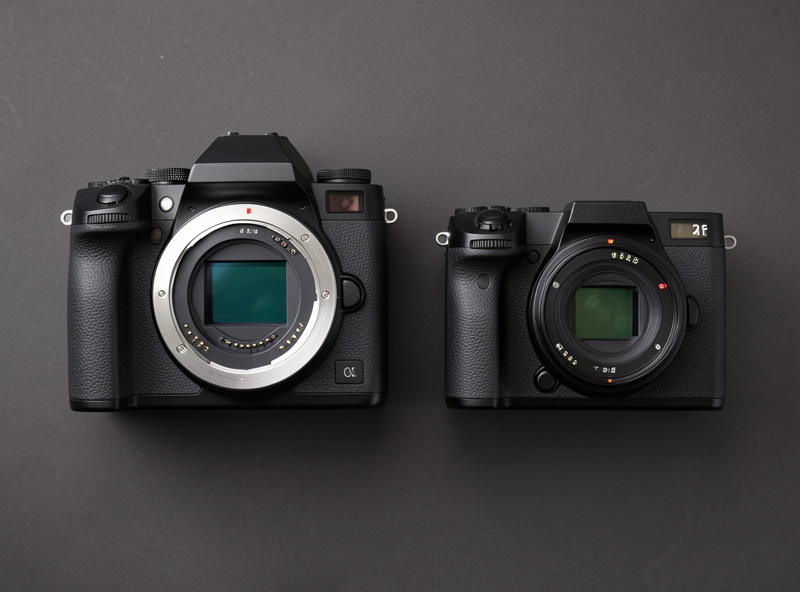 Full-frame and APS-C mirrorless camera bodies side by side for astrophotography comparison
