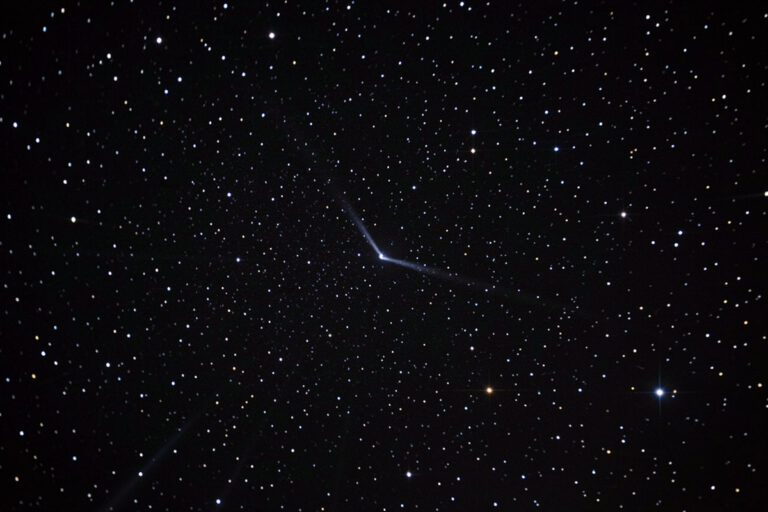 Corner stars showing comet-shaped coma distortion in an astrophotography lens test