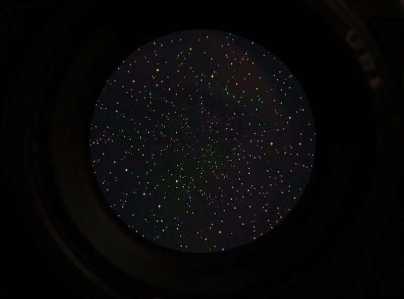 Mirrorless and DSLR full-frame sensors compared for astrophotography noise and dynamic range